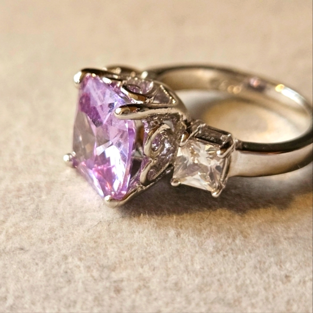 Lavender Shade of Amethyst & White Topaz Ring NWOT Size 5 - Picture 1 of 8